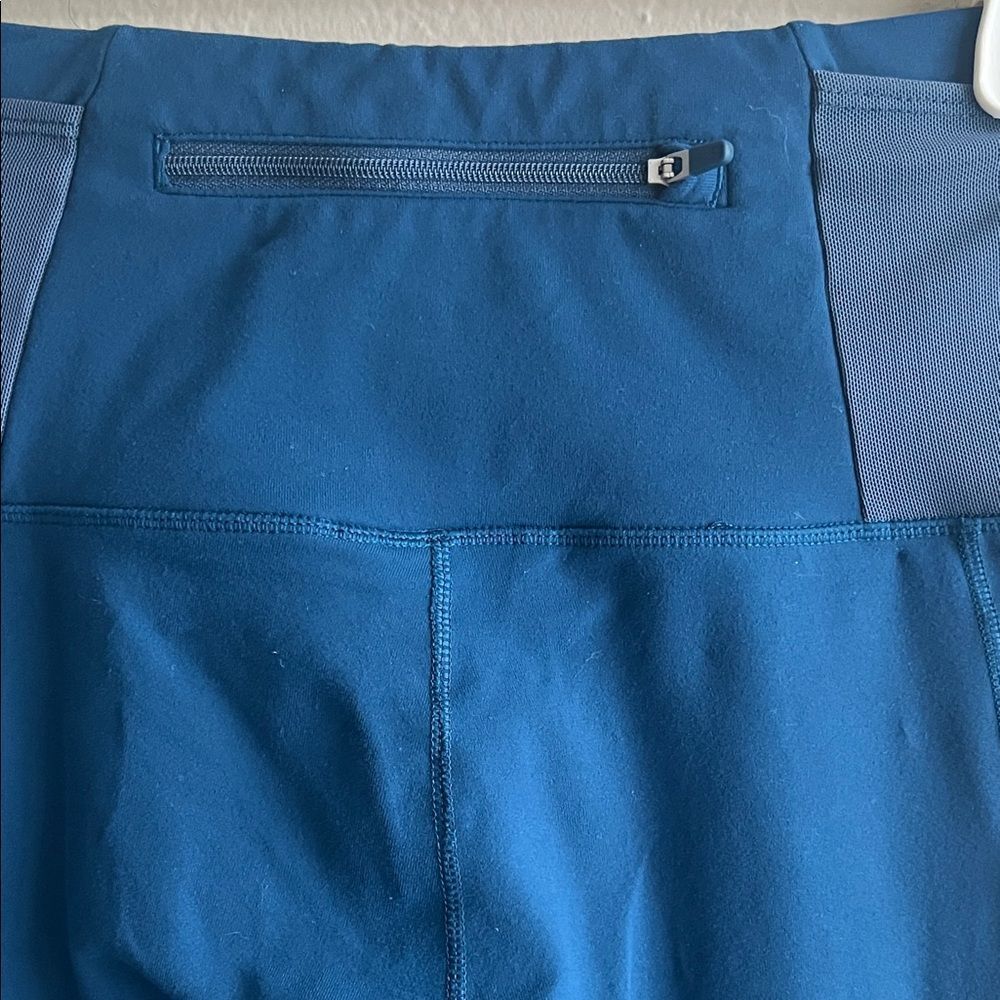 Like New! Oiselle Blue Teal Leggings with Mesh Panel Pockets in Size 4 - Picture 8 of 14